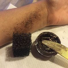 Learning to Sew - Easy and cheap “dirt” makeup Dirt On Face Makeup, Zombie Apocalypse Makeup, Simple Sfx Makeup, Zombie Costume Women Diy, Easy Zombie Costume, Diy Zombie Clothes, Zombie Makeup Ideas Easy, Wound Reference, Diy Zombie Makeup