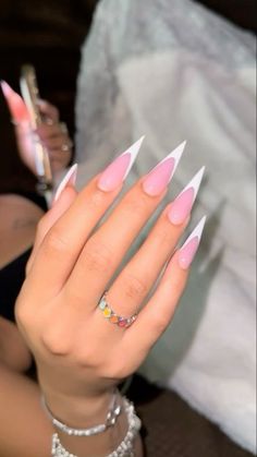 White French Tip Stiletto Nails, French Tip Nails Stiletto, French Stiletto Nails Design, Baddie Stiletto Nails, Stilleto Nails Long, French Tip Stiletto Nails, Stiletto French Tip, Simple Stiletto Nails, Long French Tip