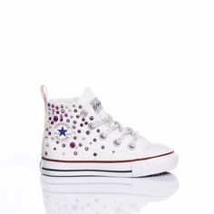 Sides with multicolored shaded Swarovski, back in purple laminated fabric, silver laminated laces, original white laces. All Star Baby, Converse Baby, Laminated Fabric, Kenzo Kids, Stella Mccartney Kids, Converse All Star, Custom Shoes, Luxury Shop, Chuck Taylor All Star