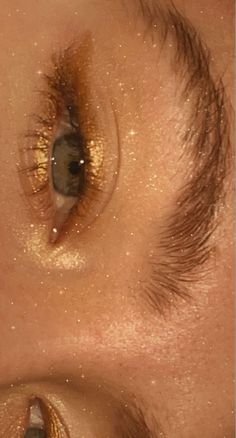 Sun Costume Makeup, Sun Makeup Halloween, Sun And Moon Makeup, Gold Body Glitter, Beachy Makeup, Eyeshadow Makeup Tutorial, Golden Makeup, Gold Eyeliner