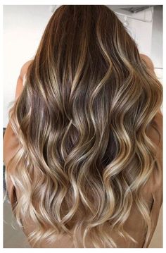 Brown Hair Inspo, Hair Color Caramel, Brunette Hair With Highlights, Brown Hair With Blonde Highlights, Honey Blonde Hair, Brown Hair Balayage, Dark Blonde Hair, Blonde Hair Inspiration, Balayage Hair Blonde