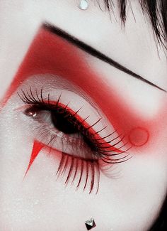 cherryscented: “ bowie inspired. sleep peacefully my king. : { ” Extreme Make-up, Geisha Makeup, Fantasy Make-up, White Makeup, Red Makeup, Alternative Makeup, Cool Makeup