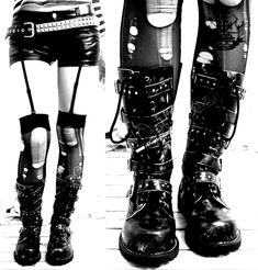 #mallgoth #goth #gothic #90s #2000s 90s Industrial Goth, 90s Alternative Aesthetic, 2000s Goth Aesthetic, 2000 Goth, 90s Goth Aesthetic, Mall Goth Fashion, Gothic Imagery, Mall Goth Aesthetic, Colorful Goth