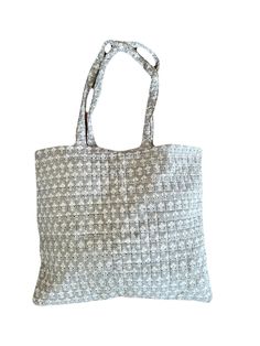 So chic, the perfect size, reusable, washable, and soft to the touch — you’re going to LOVE these sustainable tote bags! Hands down the best grocery tote we know of! Shop in style while knowing you’re making a positive impact by using our reusable tote bag that’s oh so soft and versatile. 16" x 19" machine wash/dry 100% quilted organic cotton Machine wash/dry Shopping Totes, Waste Collection, Green Quilt, Floral Quilt, Grocery Tote, Everyday Tote, Quilted Totes, Organic Clothing, Market Tote