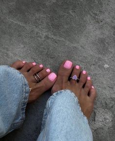 Coral Toe Nails, French Pedicure Designs, Easy Toe Nail Designs, Summer Pedicure, French Pedicure, Lilac Nails, Acrylic Toes