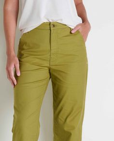 These super flattering pants pair durable comfort with a high-rise waist and on-trend straight leg. With a sneaky stretchy waistband and give where it counts, rock 'em with your favorite cropped tee or sweater and feel good all day. Versatile Stretch Bottoms For Elevated Casual, Casual Boxy Fit Bottoms For Workwear, Stretch Versatile Bottoms For Elevated Casual Look, Everyday Green Wide Leg Bottoms, Everyday Wide Leg Green Bottoms, Green Wide Leg Bottoms For Everyday, Green Wide-leg Bottoms For Everyday, Casual Bottoms With Boxy Fit And Straight Leg, Casual Straight Leg Bottoms With Boxy Fit