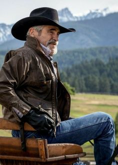 Yellowstone Lloyd, Kevin Costner Yellowstone, Yellowstone Beth, Cowboy Photography, Cowboy Life