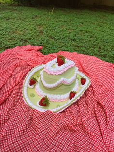 Cowboy Hat Dessert, Diy Cake Costume, Birthday Cake Cowboy Hat, Fake Cake Cowboy Hat, Cake Cowboy Hat, Cowboy Birthday Cake, Surf Cowboy, Cowboy Hat Cake, Cake Hat