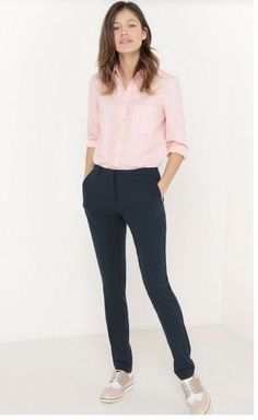 Pink Oxford Shoes Outfit, Oxford Outfit, Blue Shirt Black Pants, Grey Sneakers Outfit, Oxford Shirt Outfit, Pink Oxford Shoes, Pink Shirt Outfit, White Oxford Shoes, Spring Business Casual Outfits