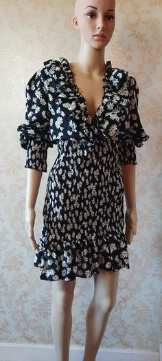 "Vintage daisy print dress from BooHoo.  It has a deep ruffled V neck and  long sleeves. The cuffs and body of the dress is elasticated and it has a ruffled hem.  Black background with white daisies,  in very good condition. Bust;  38\" Length;  35\" Inside sleeve;  18\"   Made by BOOHOO" Floral Vintage Dress, Daisy Print Dress, Vintage Daisy, Daisy Dress, Boohoo Dresses, White Daisies, Dress With Long Sleeves, Daisy Print, Floral Vintage