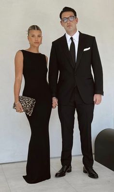 Date Night Outfit Women Classy, Sofia Richie Formal Outfits, Sophia Richie Black Dress, Sofia Richie Night Outfit, Wedding Dinner Guest Outfit, Quiet Luxury Dinner Outfit, Classy Lunch Outfit, Black Formal Couple Outfit, 007 Party Outfit