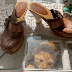 ~Vintage Mia Clogs ~In Great Condition, Hardly Worn ~Gold Metal Buckle Detail Across The Top ~Wooden Block Heel Bottoms ~Beautiful Tan Leather ~Round Toe/Slip On ~Size 7 ~These Are So Cute On And Look Great With Everything ~I Love But They Are A Tad Too Small For Me! ~~~~Make Me An Offer!!! Retro Brown Clogs For Spring, Vintage Brown Open Toe Clogs, Vintage Leather Clogs With Open Heel, Vintage Leather Open Heel Clogs, Retro Brown Closed Toe Mules, Vintage Closed Toe Mules With Wooden Heel, Retro Brown Closed Toe Clogs, Vintage High Heel Clogs With Leather Sole, Spring Vintage High Heel Clogs