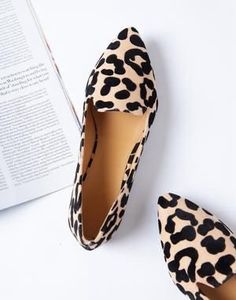 Leopard Shoes Outfit, Loafers For Women Outfit, Flat Shoes Outfit, How To Have Style, Printed Shoes, Tokyo Street Fashion, Work Shoes Women, Leopard Print Shoes, Leopard Shoes