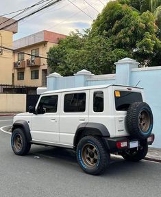 a white jeep is parked on the street