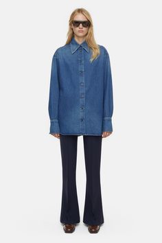 Boxy Denim Shirt Dark Denim Shirt Outfit Women, Blue Shirt Women Outfit, Cold Summer, Shirt Outfits, Womens Denim Shirt, Shirt Oversize, Blazer Fashion, Knit Shirt, Sweatshirt Dress