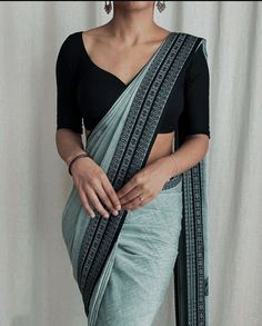 Saree Elegant Simple, Simple Saree Jacket Designs, Cotton Saari Style, Blouse Designs For Cotton Sarees Style, Sari Jacket Designs Saree Blouse, Blouse Ideas For Cotton Saree, Simple Cotton Saree Blouse Designs, Farewell Saree Blouse Ideas, Aesthetic Blouse Design For Saree