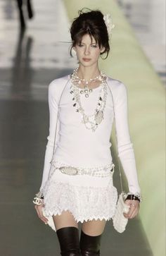 Moda Paris, Catwalk Fashion, Caitriona Balfe, Chanel Model, Fashion Week Runway, Looks Style, Look Chic, Thigh High