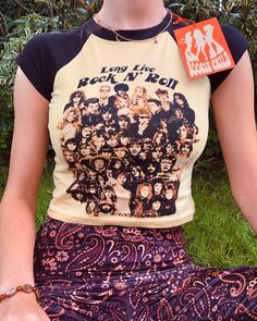 ✿ Rock n' Roll Shruken Baby Tee.  A 70s Style Top inspired by our favourite rock n' rollers. Hand drawn graphic. Made from 100% Cotton, Model is wearing a Size S for reference and is a UK 8, To avoid shrunken tee style Boogie Child recommends sizing up 2 sizes.✿ ( Paired with Stevie Flares) ✿ Sizing Guide ✿ Size XS : Bust - 28" (UK 4)  Size S : Bust 30'"  UK (6-8)  Size M :  Bust- 33" UK (10) Size L : Bust - 36"  UK (12) Size XL : Bust - 38" UK (14) ✿ Please note all tops are made from super str 70s Mode, Basic Crop Tops, Rock N’roll, Streetwear Aesthetic, Loose Tees, Top Streetwear, 70s Style, Print Crop Tops, 70s Fashion