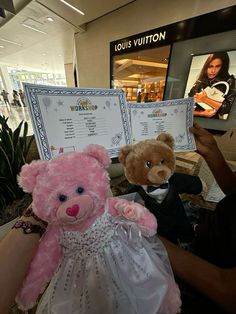 Build A Bear Boyfriend Gift, Valentines Build A Bear, Build A Bear For Boyfriend, Dream Bf List, Build A Bear Aesthetic Couple, Couples Build A Bear, Couple Activity Ideas Aesthetic, Build A Bear Date Aesthetic, Cute Couple Activity Ideas