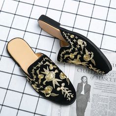 SPECIFICATIONSWholesale: Factory Direct SaleUpper Material: Cow SuedeSize: 36 37 38 39 40 41 42 43 44 45 46 47 48Shoes Type: MulesSeason: SummerPattern Type: SolidOutsole Material: RubberOrigin: CN(Origin)Occasion: CasualOccasion: Driving Work office dating party wedding business formalModel Number: sxxd60-725Mocasines hombre: Loafers SlippersMen shoes: Half Shoes for MenMen casual shoes: Slip On FlatsLuxury designer shoes: Mens Driving ShoesLining Material: PULeather casual shoes: mule masculin Mens Mules, Loafers Slippers, Workwear Vintage, Mens Clogs, Half Shoes, Driving Shoes Men, Mules Sandals, Men Slides, Luxury Designer Shoes