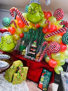 the grinch balloon arch is decorated with candy canes and lollipops