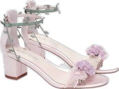 Feminine Wedding Shoes With Block Heel, Feminine Block Heel Wedding Shoes For Spring, Feminine Summer Wedding Shoes With Block Heel, Feminine Block Heel Wedding Shoes For Summer, Summer Wedding Shoes With Low Heel And Removable Insole, Summer Wedding Shoes With Removable Insole And Low Heel, Feminine Wedding Shoes With Heel Strap For Spring, Feminine Spring Wedding Shoes With Ankle Strap, Feminine Low Heel Sandals