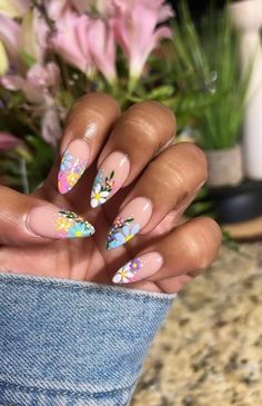 Floral Design Nails Art, Almond Nails Floral Design, Nails For Miami, Almond Nails Floral, Floral Design Nails, Nails Floral Design, Design Nails Art, Glitter Gel Nail Designs, Nails Floral