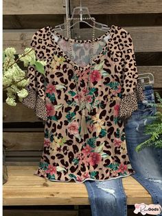 Detail Descripsion:Edition type:Reguar FitHem Type: Regular HemCollar/Neckline:V-NeckSleeve:Short SleeveThickness:Mid-weightDesign Elements:Floral PrintMaterial:PolyesterWashing Mode: Machine WashSize,S-4XLOccasion: Outdoor /Home /Daily /Casual/Travel/HolidaySizeLengthBustSleevecminchcminchcminchS6525.59 10039.37 3112.20 M6726.38 10541.34 3212.60 L6927.17 11043.31 3312.99 XL7127.95 11545.28 3413.39 2XL7328.74 12047.24 3513.78 3XL7529.53 12549.21 3614.17 4XL7730.31 13051.18 3714.57 Casual Floral Print Short Sleeve V-neck Top, Casual Short Sleeve V-neck Top With Floral Print, Stretch Floral Print V-neck Top, Stretch V-neck Printed Blouse, Multicolor Stretch V-neck Top, Spring Floral Prints, Spring Boho, Boho Shirts