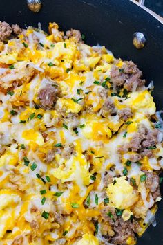 breakfast in a skillet Breakfast Hashbrowns, Hot Mess Express, Hashbrown Recipes, Garlic Herb Butter, Breakfast Hash, Garlic Herb, Herb Butter