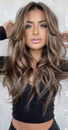 Brunette Hair With Highlights, Dark Roots Blonde Hair, Brown Hair Balayage, Short Layered, Balayage Hair Blonde, Hair Color Ideas For Brunettes, Layered Bob