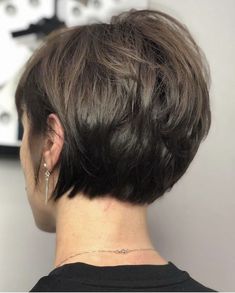 360 View Of Short Hairstyles, Bob Back View Short, Short Haircut Tutorial, Stacked Bob Haircuts, Hair Ideas For Women, Wolf Cut Hair, Short Haircut Styles