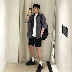 The diver is of very good material the skirt is very beautiful. Half Sleeve Shirt, Korean Shorts, Outfits Hombre, 150 Lbs, Half Sleeve Shirts, Pullover Outfit, Oversize Casual, Solid Color Shirt, Streetwear Men Outfits