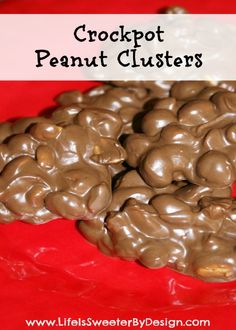 there is a pile of crockpot peanut clusters on the red tablecloth with text overlay that reads, crockpot peanut clusters