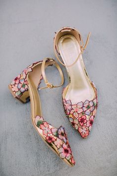 Adorable! Love these with a summer skirt or jeans Sepatu Pump, Cottagecore Witch, Book Themed Wedding, Mood Bored, Elegant Wedding Shoes, Hak Tinggi, Ladies Shoe, Clothing Business, Dress Book