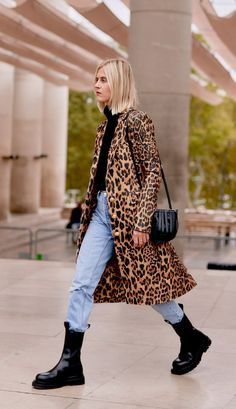 Outfits For Nyc, Nyc Winter Outfits, Simple Winter Outfits, Street Style New York, New York Winter, Outerwear Trends, Leopard Print Coat