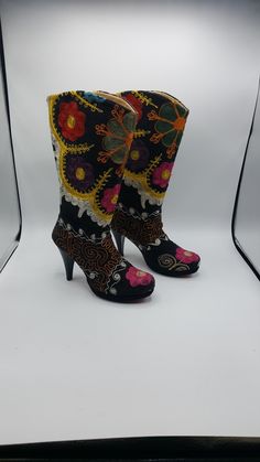 Embroidered custom made platform boots #winterboots #suzaniboots #platformboots #handmade #bemyboots Embroidery Boots, Embroidered Boots, Boots Platform, Leather Boots Women, Vintage Boots, Winter Gift, Women Boots, Platform Boots, Winter Boots