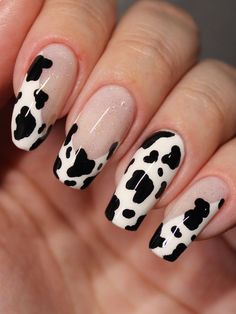 cow art nails Classic Nail Designs, Cow Print Nails, Neutral Nail Designs, Animal Print Nails Art, Classy Nail, Animal Nail Art, Chrome Nail Art, Star Nail Art