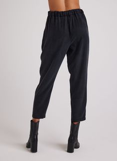 The Nico Clean Waist Slouchy Trouser is the perfect blend of style and comfort. With its clean waist and slouchy fit, this trouser is both fashionable and comfortable to wear. Expertly designed for a chic and relaxed look, these trousers are a must-have for any wardrobe. 100% TENCEL™ Lyocell. SIZE WAIST INSEAM FRONT RISE XS 27 1/2" 27 3/4" 12 1/2" S 29 1/2" 27 3/4" 13" M 31 1/2" 27 3/4" 13 1/2" L 33 1/2" 27 3/4" 14" Relaxed Workwear Bottoms For Fall, Relaxed Fall Workwear Bottoms, Versatile Black Viscose Bottoms, Black Tapered Leg Harem Pants For Work, Fall Viscose Bottoms, Chic Solid Color Relaxed Fit Harem Pants, Chic Workwear Harem Pants, Versatile Black Tapered Leg Bottoms, Chic Black Harem Pants For Loungewear