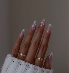 Almond Astethic Nails, Almond February Nails, Nail February Ideas, Nail Inspo February 2024, Nail Inspiration January, Cute French Tips Almond, Nails London Style, Simple Almond Nails January, Pretty Almond Nails Classy French