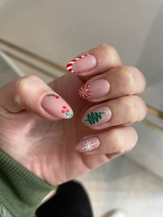 Nails Idea Christmas, Christmas Nails￼, Chistmas Nails 2022, Nails Design For Winter, Christmas Gelish Nails, Christmas Nails Gels, Cute Nail Ideas For Christmas, Cute Nail Designs Christmas, Nails Xmas Design