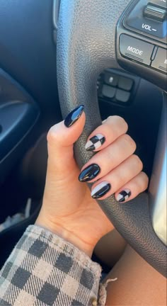 Jelly Roll Concert Nail Ideas, Fall Croc Nails, Subtle Halloween Nail Art, Fall Simple Nail Designs, Short Nails Grunge, How To Do Checkered Nails, Black Fall Nail Ideas, Different Shape Nails, Black Nail Designs Trending Now