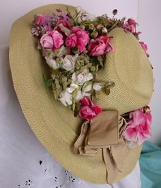 vintage Easter bonnet... Hat With Flowers, Gardening Hat, Pretty Hats, Vintage Millinery, Velvet Flowers, Fancy Hats, Love Hat, Ribbon Work, E Card