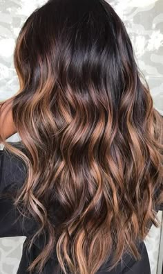 honesLAY Dark Brown Hair With Caramel Highlights, Dark Brunette Balayage Hair, Dark Brunette Balayage, Brown Hair With Caramel Highlights, Rambut Brunette, Brunette Ombre, Chocolate Brown Hair Color