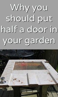 Got an old door lying aroundThis is super cute Wood Decorating Ideas, Old Door Decor, Old Door Projects, Diy Privacy Fence, Recycled Door, Wood Yard Art, Old Wooden Doors, Yard And Garden, Rock Sculpture