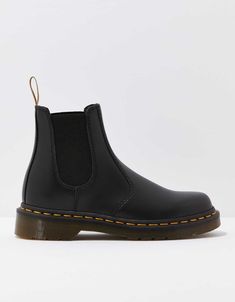 Dr. Martens 2976 Chelsea Boot. Winter Black Boots Hunter Chelsea Rain Boots, Cream Accessories, 2976 Chelsea Boots, Moccasin Ankle Boots, Dr Martens 2976, Womens Wardrobe, College Clothes, Raffia Sandals, Neutral Accessories