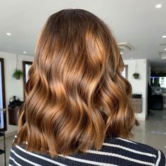 Brunette Copper Hair Color, Brown Hair Copper Balayage, Spring 2023 Hair Color Trends, Light Auburn Balayage, Light Brown Hair With Red Highlights, Golden Copper Balayage, Warm Caramel Hair, Bronze Balayage, Copper Balayage Hair