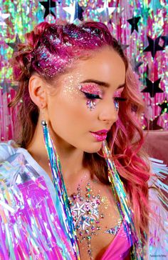 ະ✧MadnessintheMethod✧ະ #glitter #bling #bodyart #makeup Drag Ideas, Holographic Hair, Festival Make Up, Concert Hairstyles, Pastel Makeup, Coachella 2019, Bottle Blonde