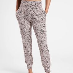 Nwot Athleta Salutation Textured Jogger Size Xs Meadow Decadent Chocolate Pattern Fall 2021 Style, Sold Out Online Cropped Joggers, Decadent Chocolate, Active Wear Pants, Joggers Womens, Active Wear Outfits, Athleta Pants, Textured Fabric, Pull On Pants, Petite Size