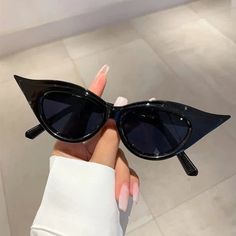 Cat Eye Sunglasses Triangle Shades, Eyewear Shop, Customized Products, Color Caramelo, Moda Retro, Trendy Sunglasses, Retro Cats, Cool Sunglasses, Retro Women