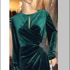 Patra Ltd Evening Green Gown Dress Beautiful Rn 66518 Style Hunter Rn 66518 Size 14 Retail $180 Elegant Green Holiday Dress, Elegant Green Holiday Midi Dress, Holiday Formal Gown With Long Sleeves, Formal Holiday Gown With Long Sleeves, Formal Long Sleeve Holiday Gown, Glamorous Green Dinner Dresses, Formal Holiday Green Gown, Formal Long Holiday Dress, Formal Holiday Long Dress